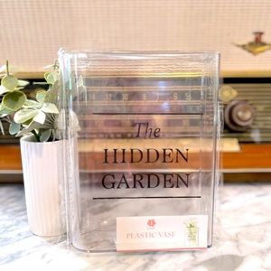 ✨NEW🌿Target Bullseye Playground 2024 Clear Book Shape Vase📘